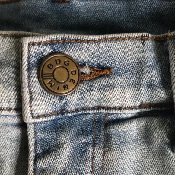 ⭐️ UO BDG Print High Waisted Mom Jeans - Picture 3 of 4